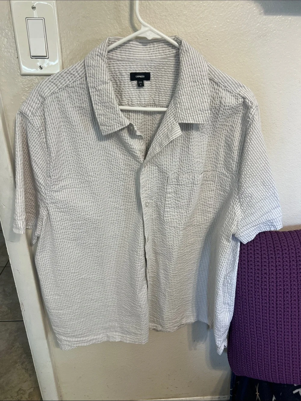 Express Men's Short-Sleeve Seersucker Button-Down Shirt - size xl